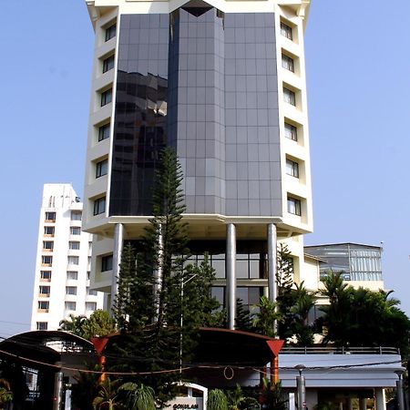 Gokulam Park Hotel Kochi Екстериор снимка