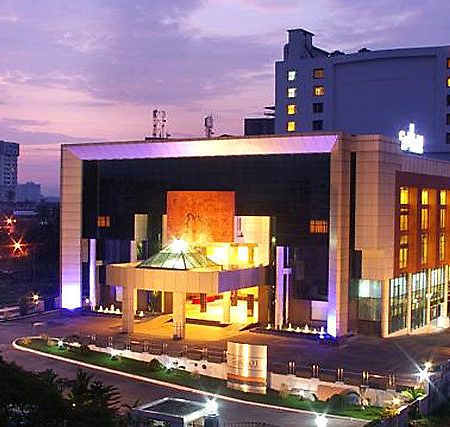 Gokulam Park Hotel Kochi Екстериор снимка