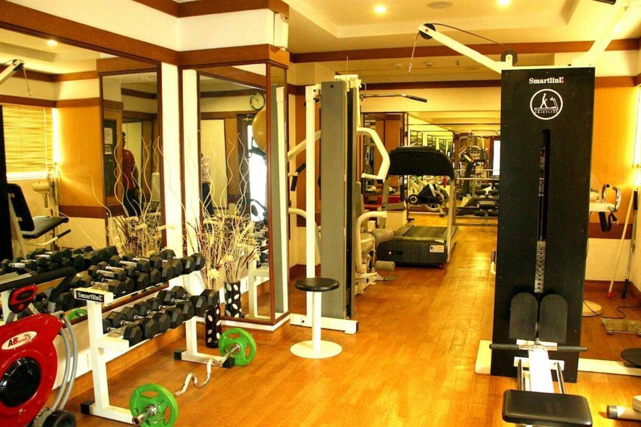 Gokulam Park Hotel Kochi Екстериор снимка