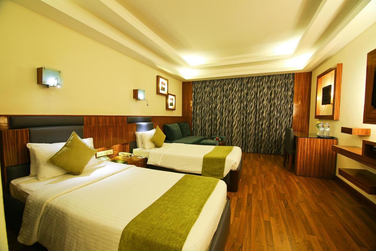 Gokulam Park Hotel Kochi Екстериор снимка