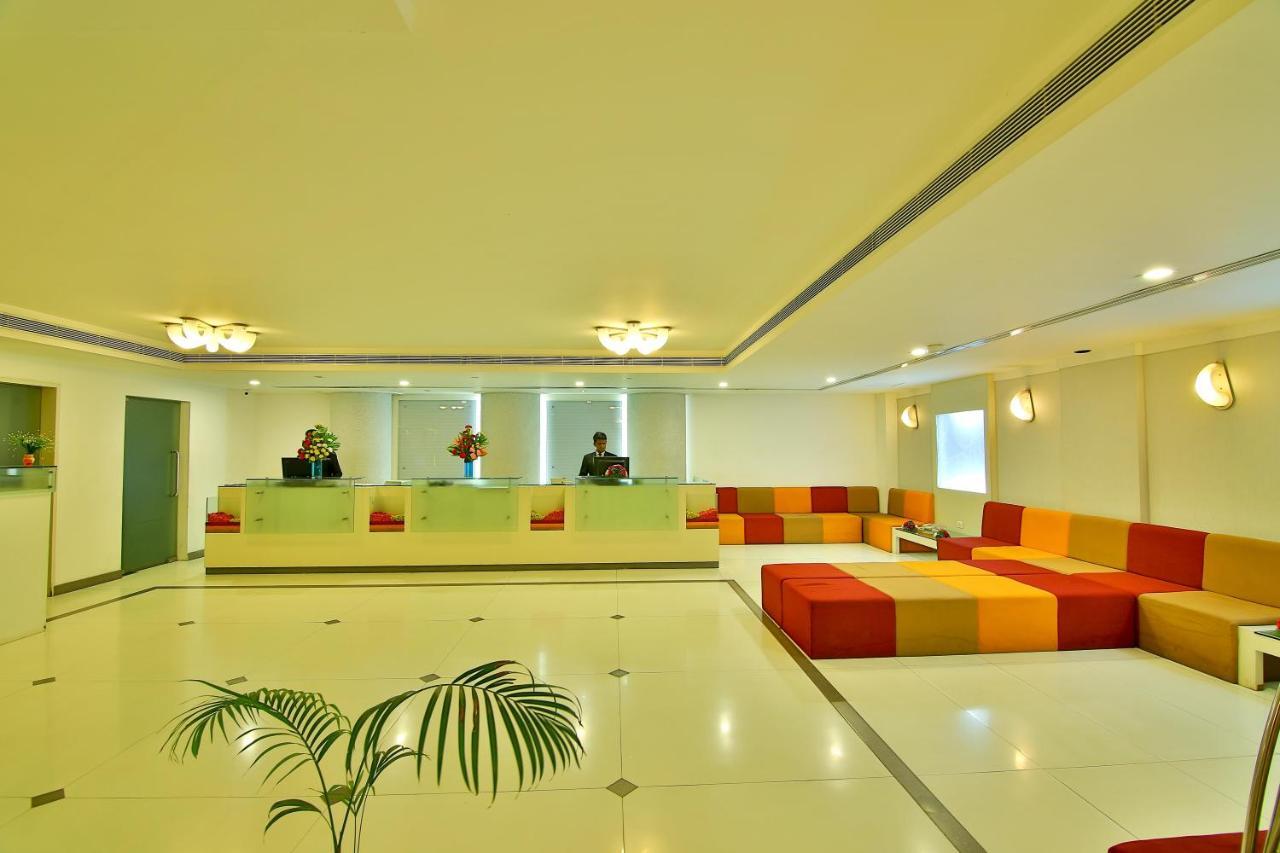Gokulam Park Hotel Kochi Екстериор снимка