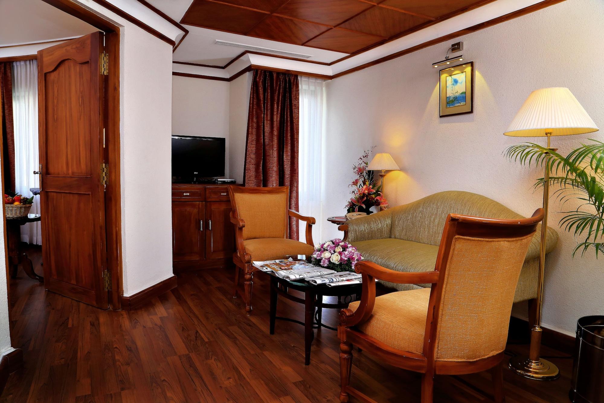 Gokulam Park Hotel Kochi Екстериор снимка
