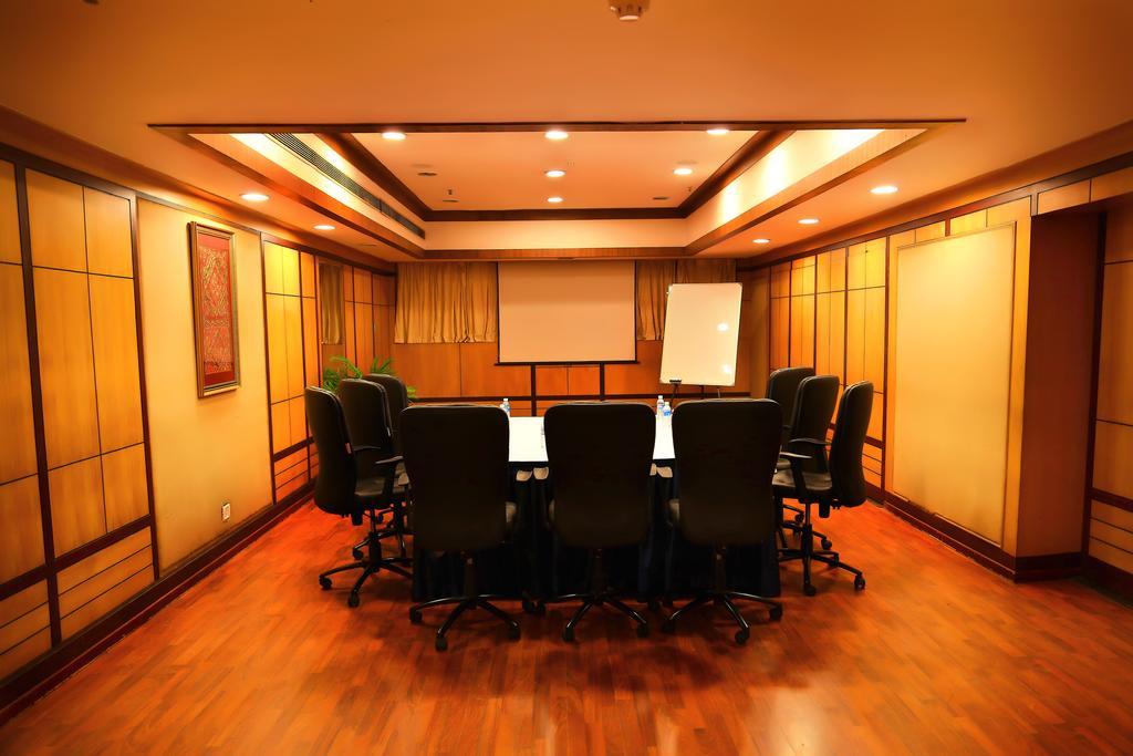 Gokulam Park Hotel Kochi Екстериор снимка