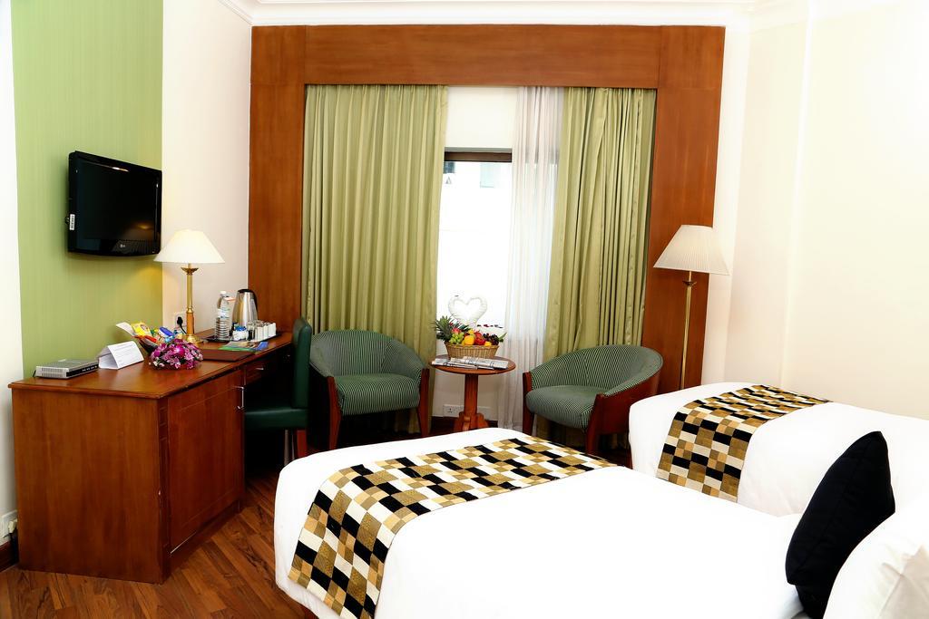 Gokulam Park Hotel Kochi Стая снимка