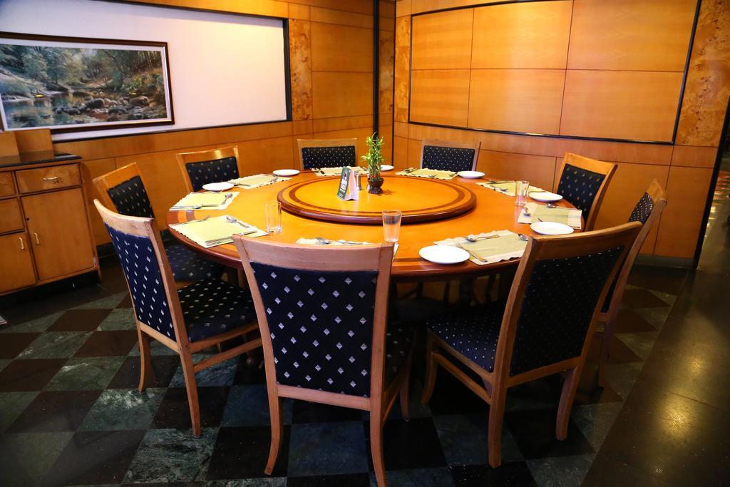 Gokulam Park Hotel Kochi Екстериор снимка