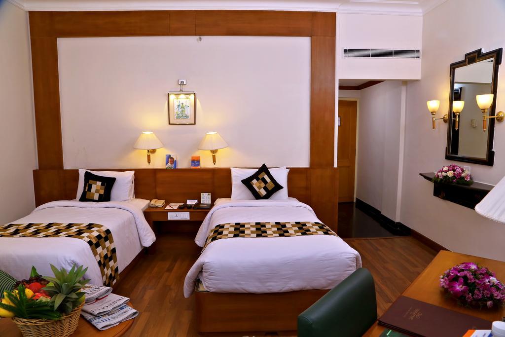 Gokulam Park Hotel Kochi Екстериор снимка