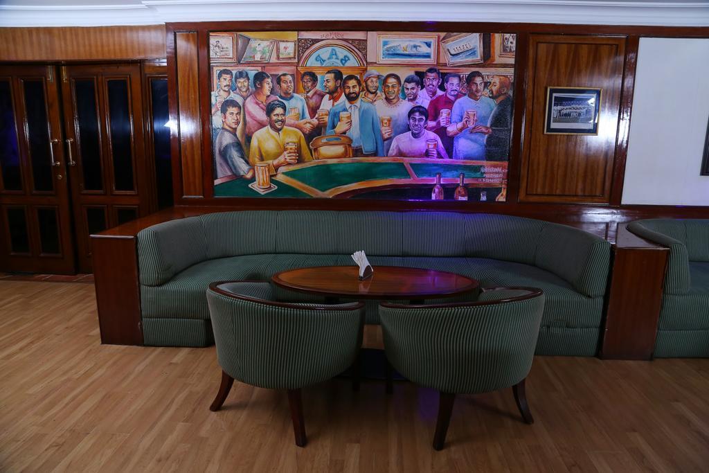 Gokulam Park Hotel Kochi Екстериор снимка