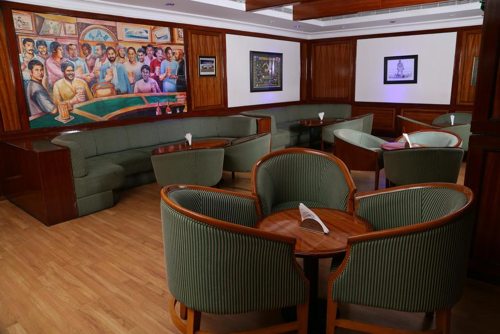 Gokulam Park Hotel Kochi Екстериор снимка