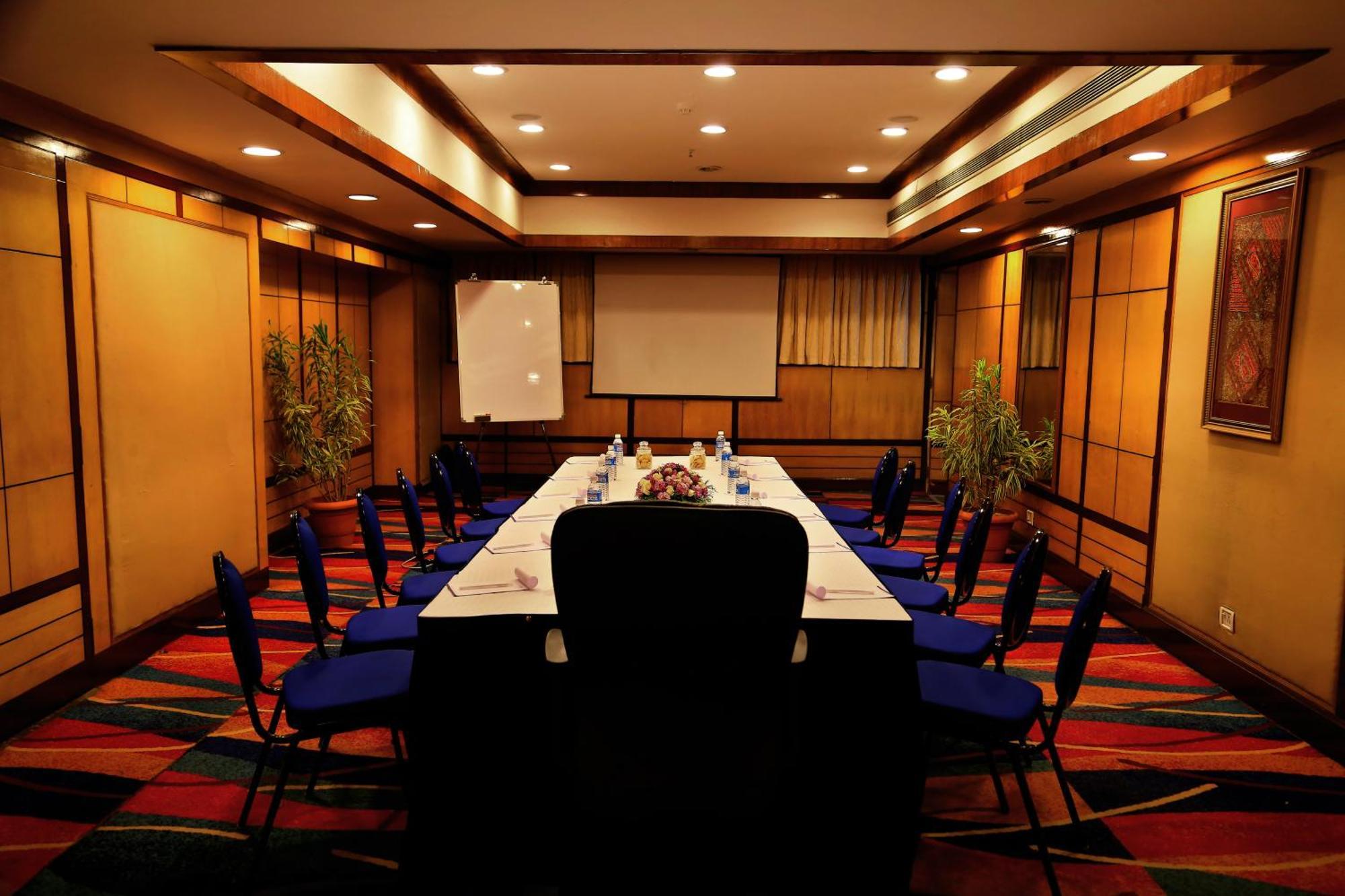 Gokulam Park Hotel Kochi Екстериор снимка