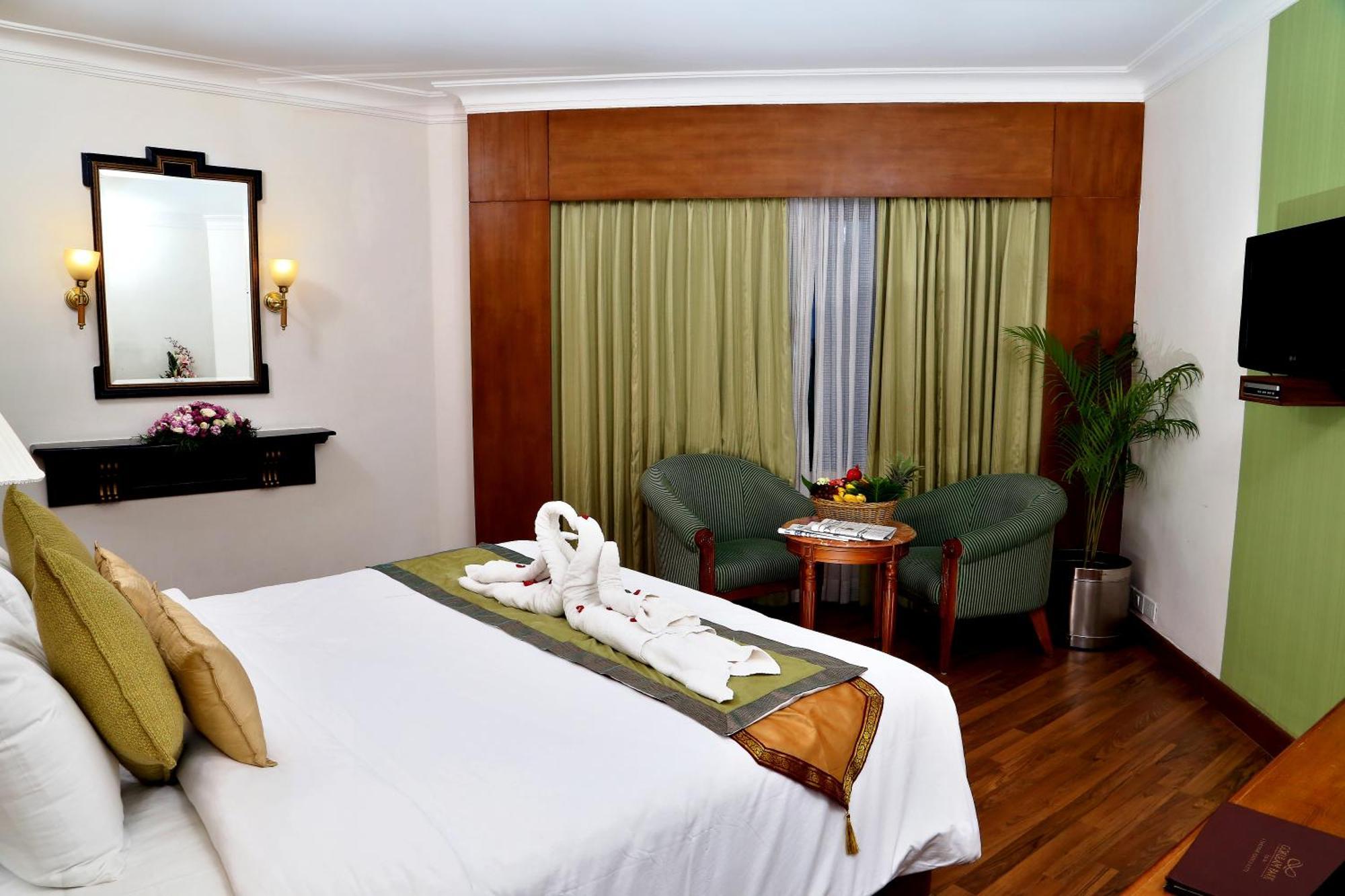 Gokulam Park Hotel Kochi Екстериор снимка