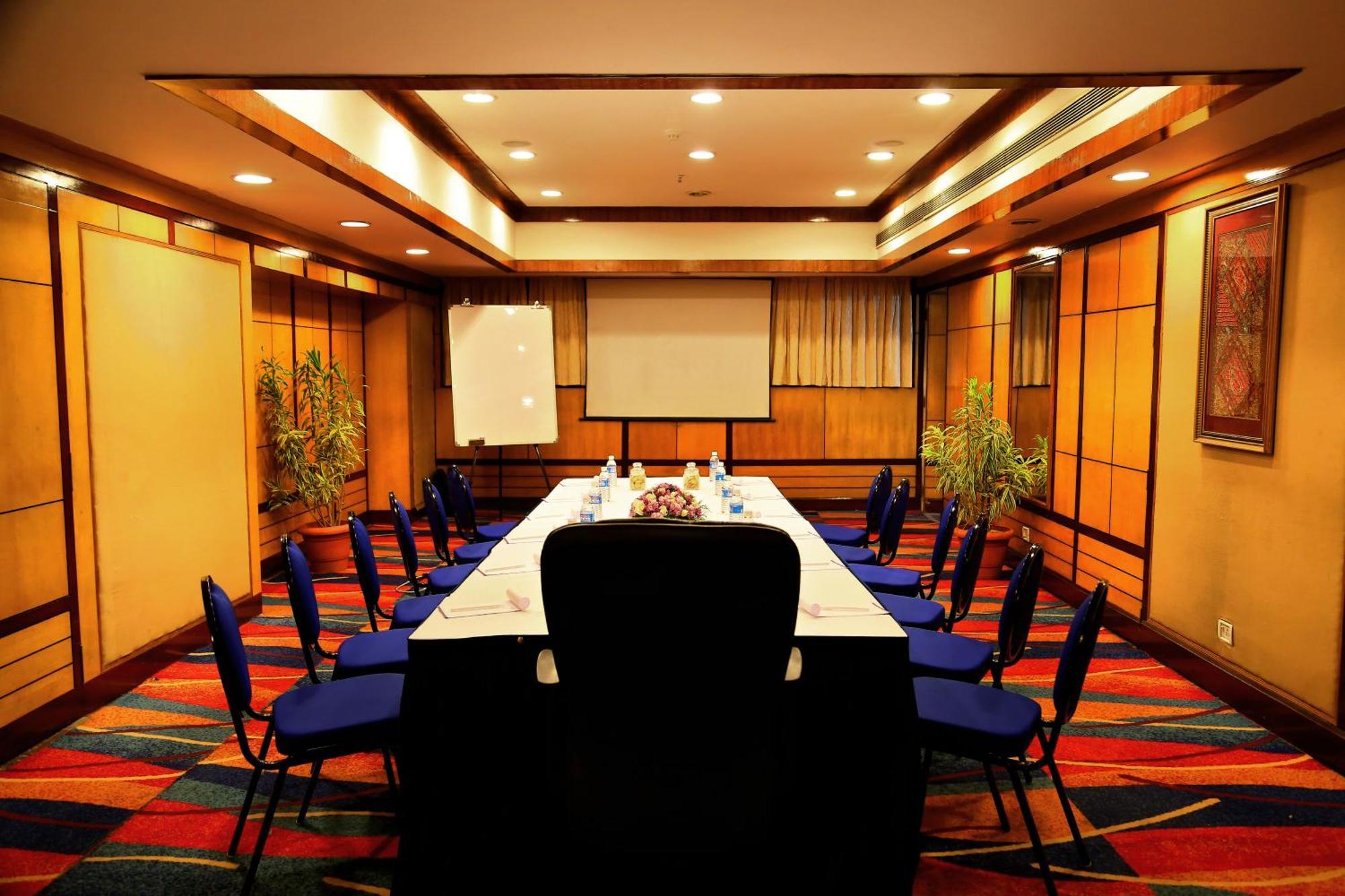 Gokulam Park Hotel Kochi Екстериор снимка