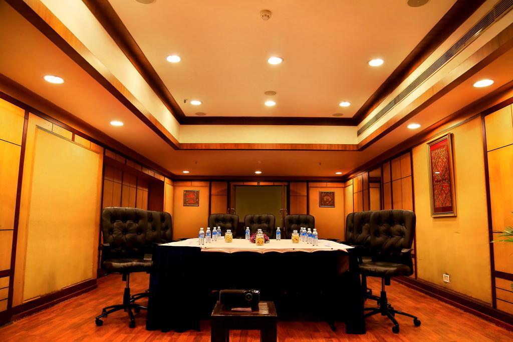 Gokulam Park Hotel Kochi Екстериор снимка