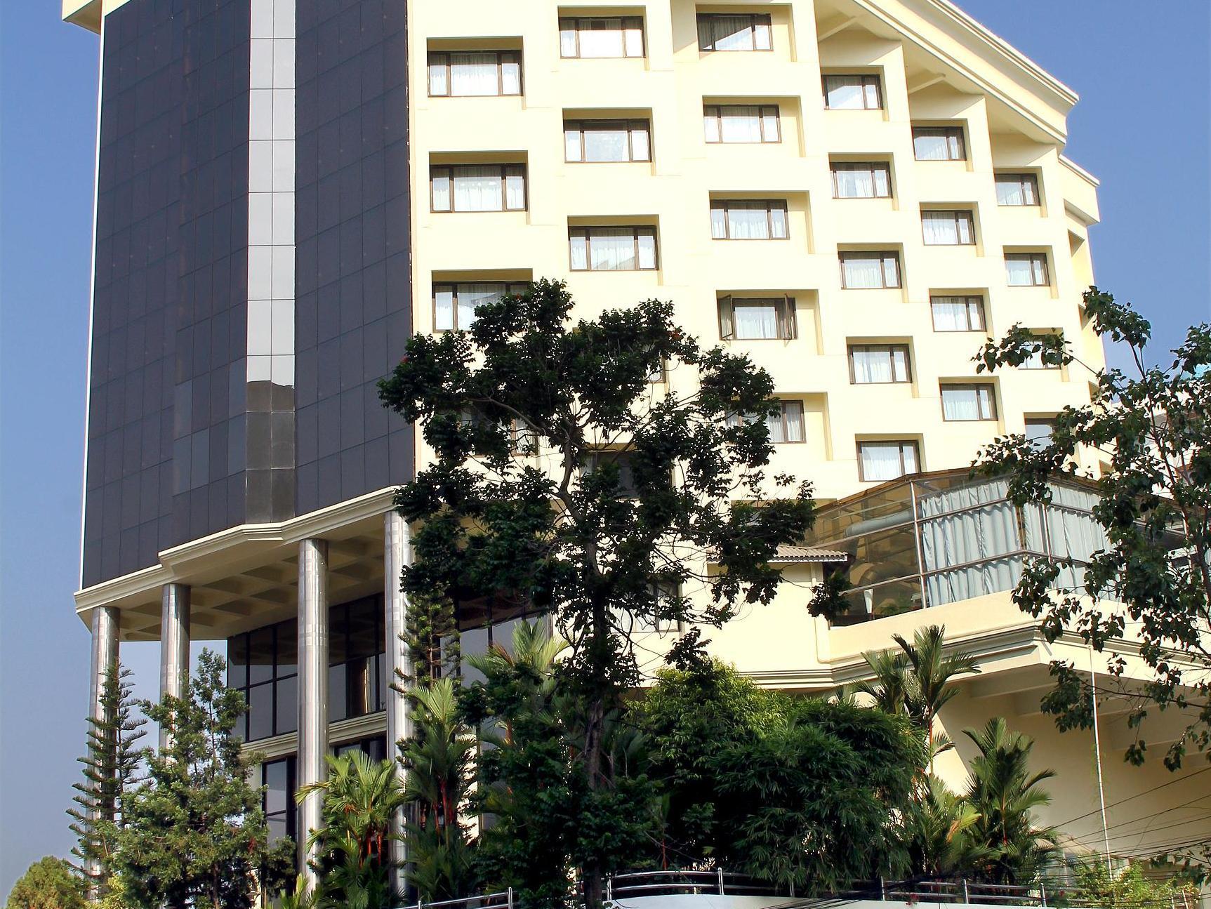 Gokulam Park Hotel Kochi Екстериор снимка