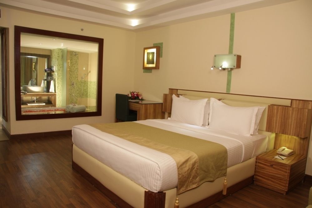 Gokulam Park Hotel Kochi Екстериор снимка