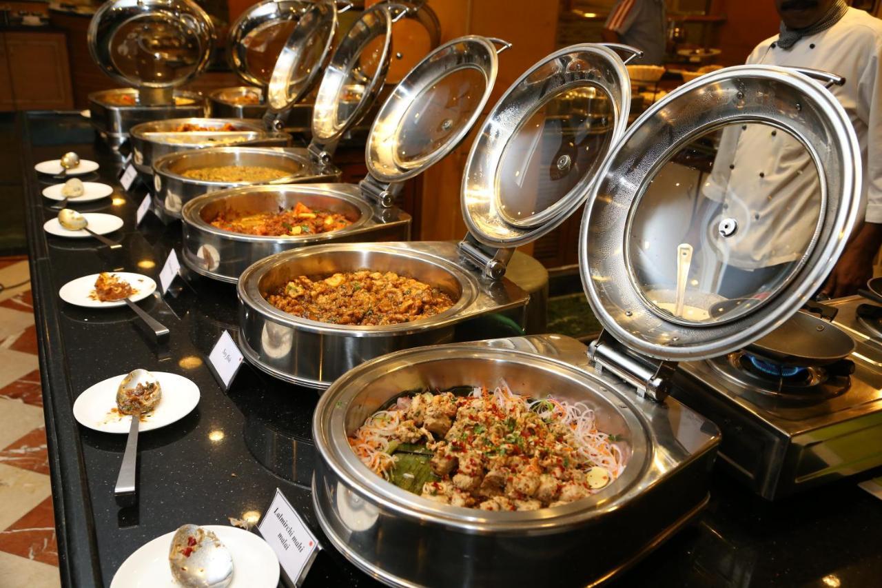 Gokulam Park Hotel Kochi Екстериор снимка