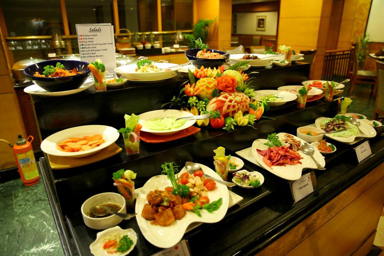 Gokulam Park Hotel Kochi Екстериор снимка