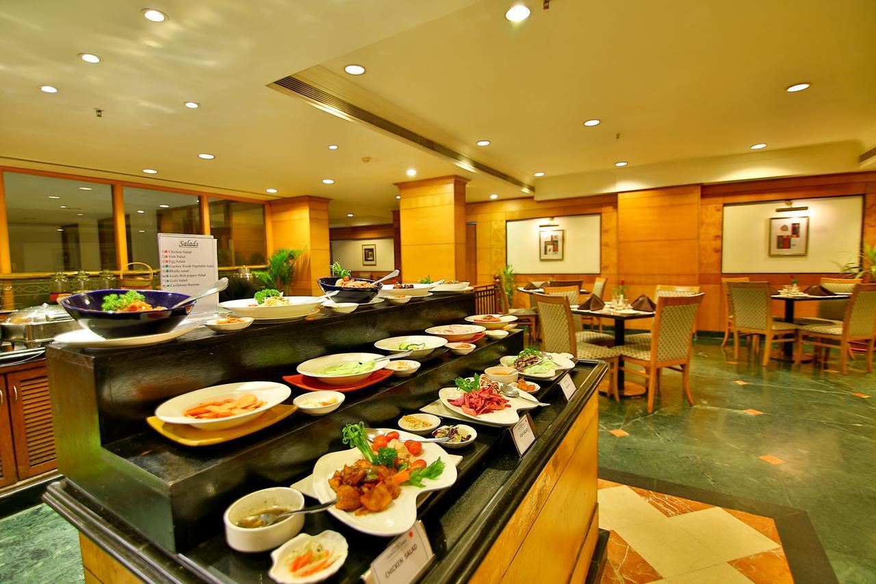 Gokulam Park Hotel Kochi Екстериор снимка