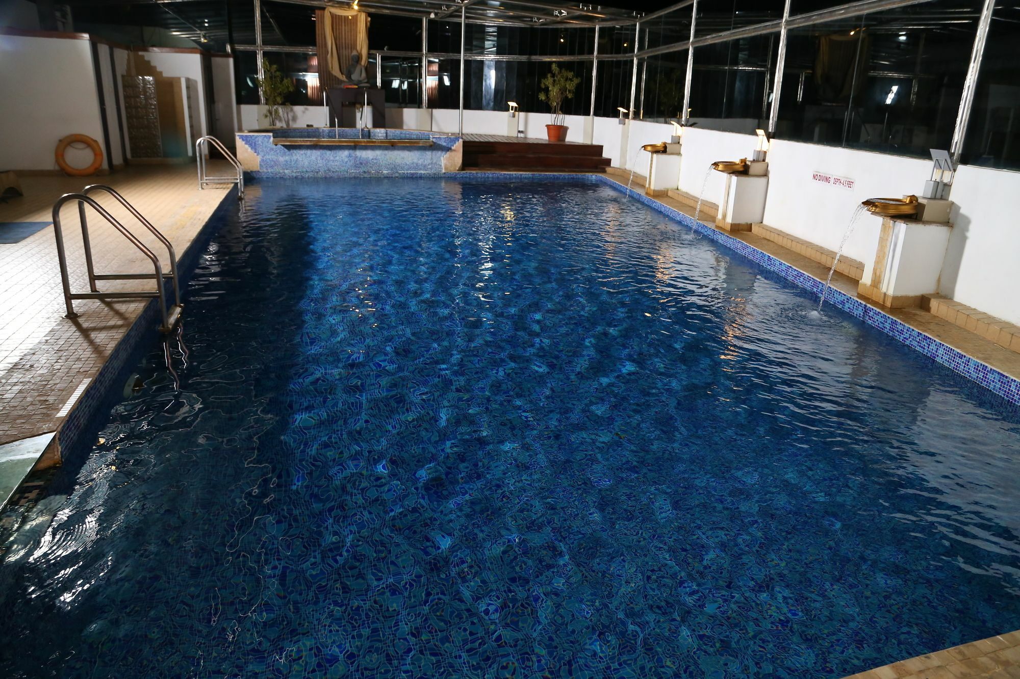 Gokulam Park Hotel Kochi Екстериор снимка